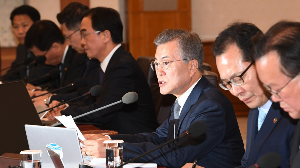President Moon Jae-in speaks during a Cabinet meeting at the Blue House on Mar. 20. (Blue House Photo Pool)