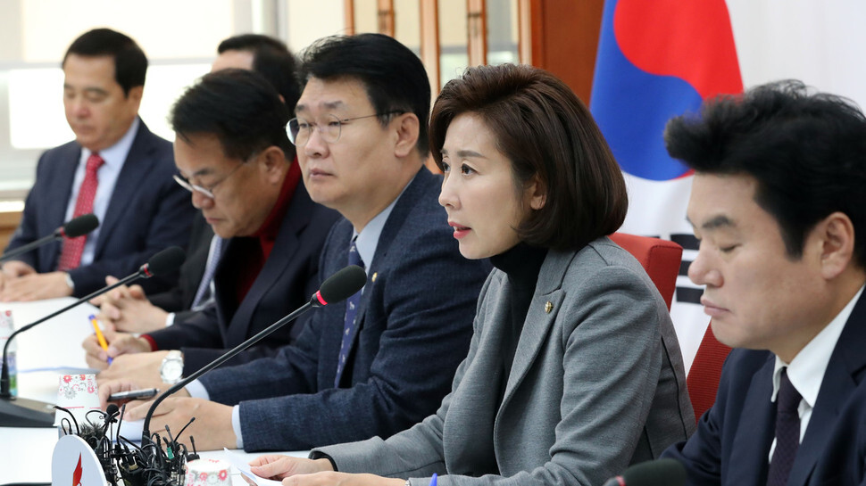 Liberty Korea Party floor leader Na Kyung-won speaks during a meeting of party leaders at the National Assembly on Nov. 27. (Kim Gyoung-ho, staff photographer)