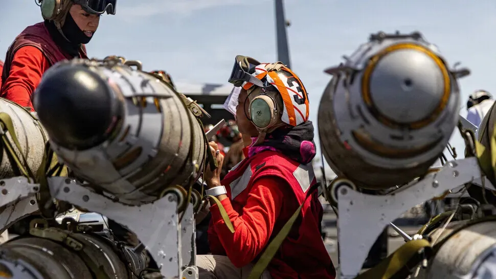 US sailors inspect missiles aboard the USS Gerald Ford near Iran on March 17, 2026. (Reuters/Yonhap)