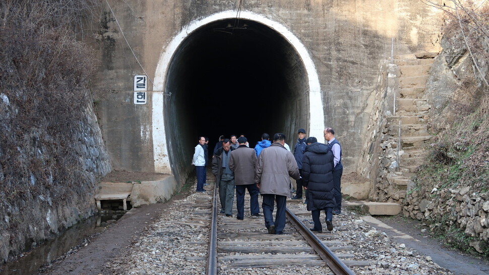 A joint inspection team surveys a portion of railway track along the Gyeongui Line in North Korea that passes through a tunnel. (provided by the Ministry of Unification)