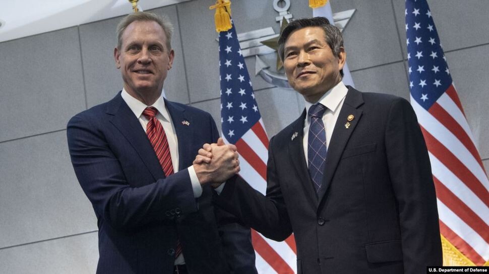 Acting US Defense Secretary Patrick Shanahan and South Korean Defense Minister Jeong Kyeong-doo pose for a photo before their bilateral talks at the South Korean Ministry of National Defense in Seoul on June 3.