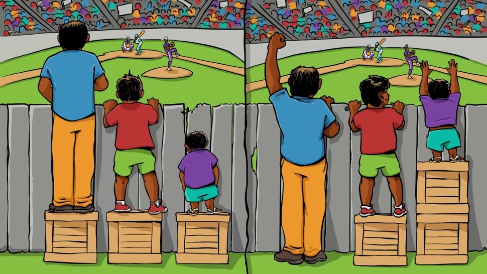 담벼락 너머로 야구를 보는 어른과 청소년, 어린이로 ‘평등’과 ‘형평’을 설명하는 그림. https://www.mentalfloss.com