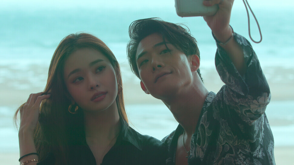 A still from the Korean Netflix original dating program “Single’s Inferno” (provided by Netflix)