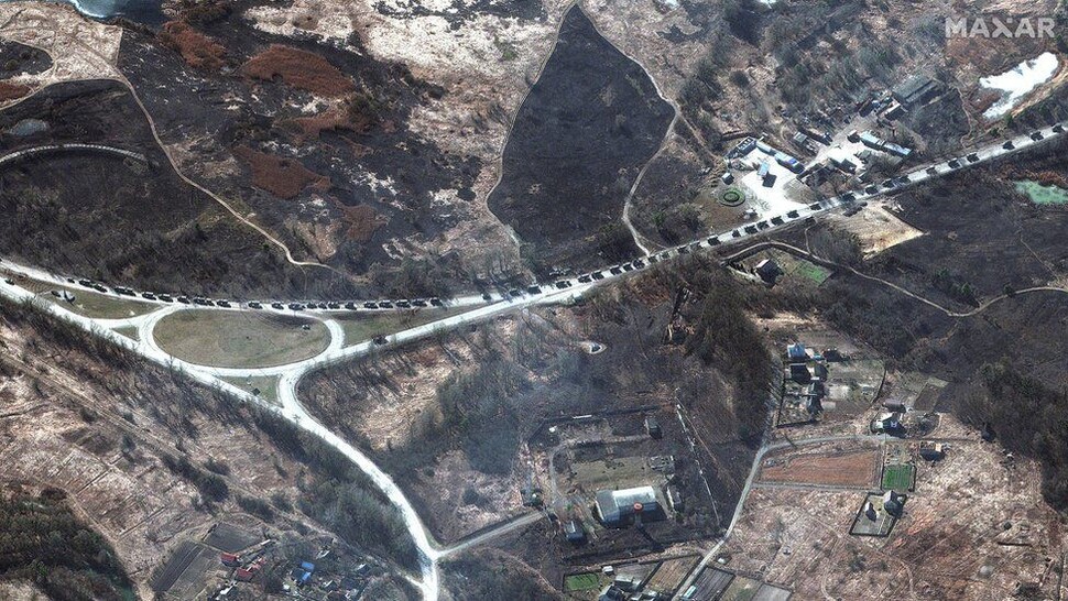 민간 위성기업 맥사(Maxar)의 최근 위성사진은 러시아 군대가 키이우(키예프)를 향해 북쪽에서부터 이동하고 있는 모습을 생생하게 보여준다. 맥사 제공