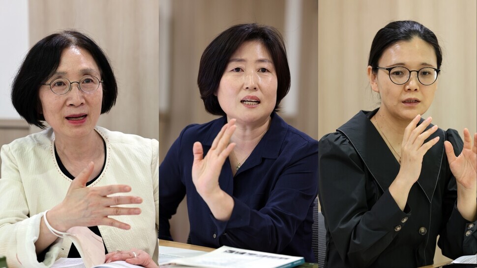 (Left to right) Yang Hyun-ah, Choi Ki-ja, and Kim Soo-ah served as the review team for the English translation of the book of oral testimonies by Korean comfort women. (Lee Jeong-yong/The Hankyoreh)
