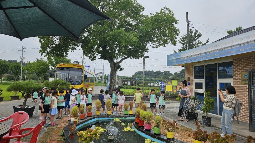 2023년 11월 개소식 이후, 베트남·인도 등 해외 관계자와 국내 신재생에너지 마을 관계자들이 잇따라 방문해 대실마을은 ‘교육과 체험의 현장’으로 주목받고 있다. 대실마을 제공