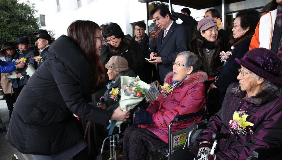  the acquitted victims celebrate their legal victory after 70 years on Jan. 17. (Kim Bong-gyu