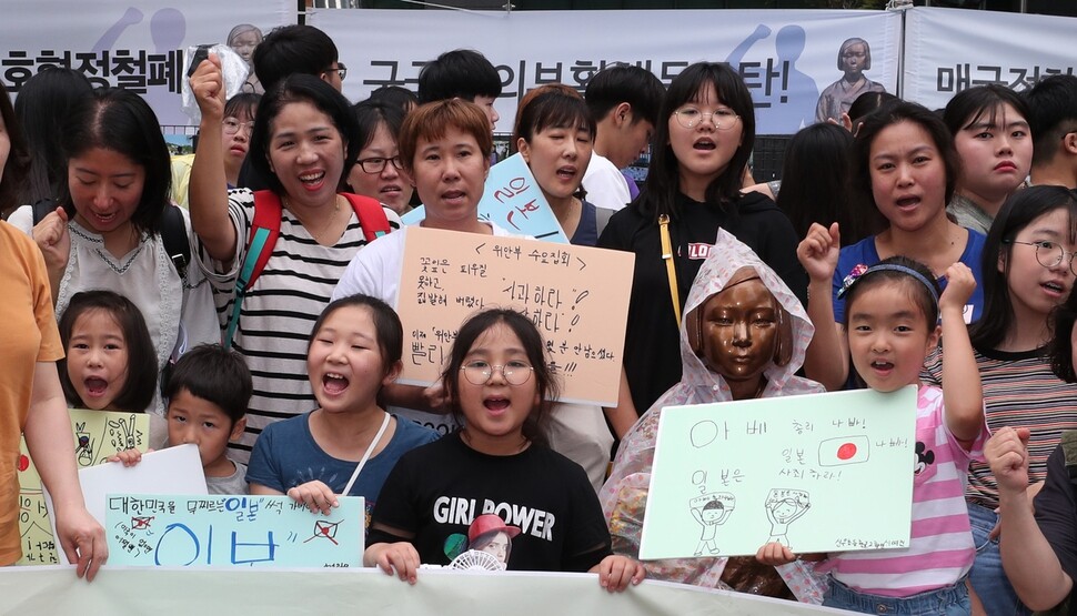 399th Wednesday Demonstration in front of the former Japanese Embassy in Seoul on Aug. 7. (Park Jong-shik