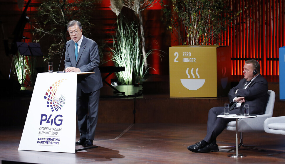 South Korean President Moon Jae-in delivers a keynote address at the first Partnering for Green Growth and the Global Goals 2030 summit held in Copenhagen, Denmark, on Oct. 20, 2018. (Yonhap News)