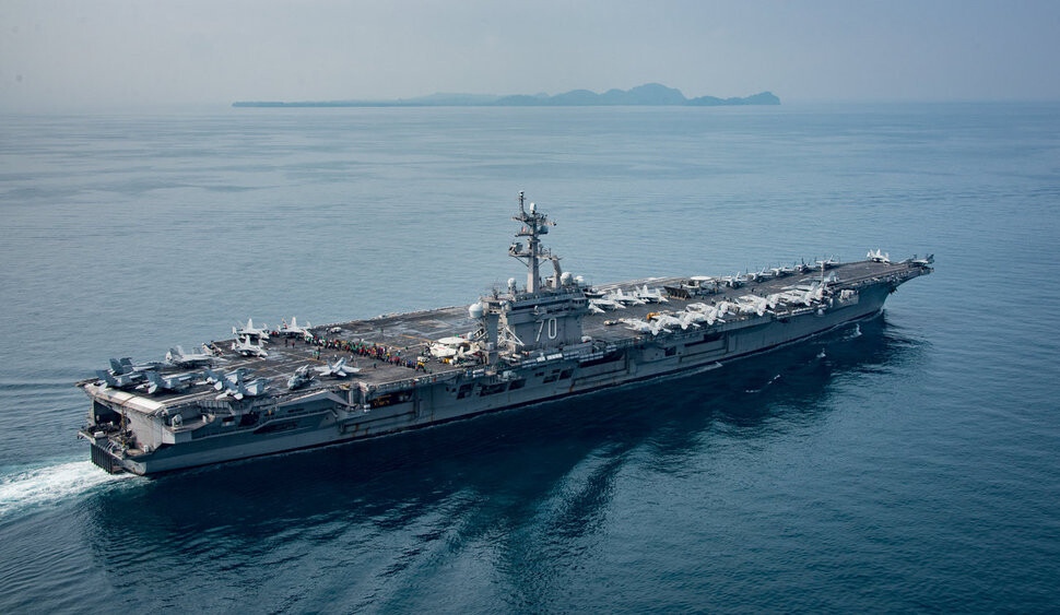 USS Carl Vinson aircraft carrier passing through Indonesia’s Sunda Strait on Apr. 15. (provided by US Navy)
