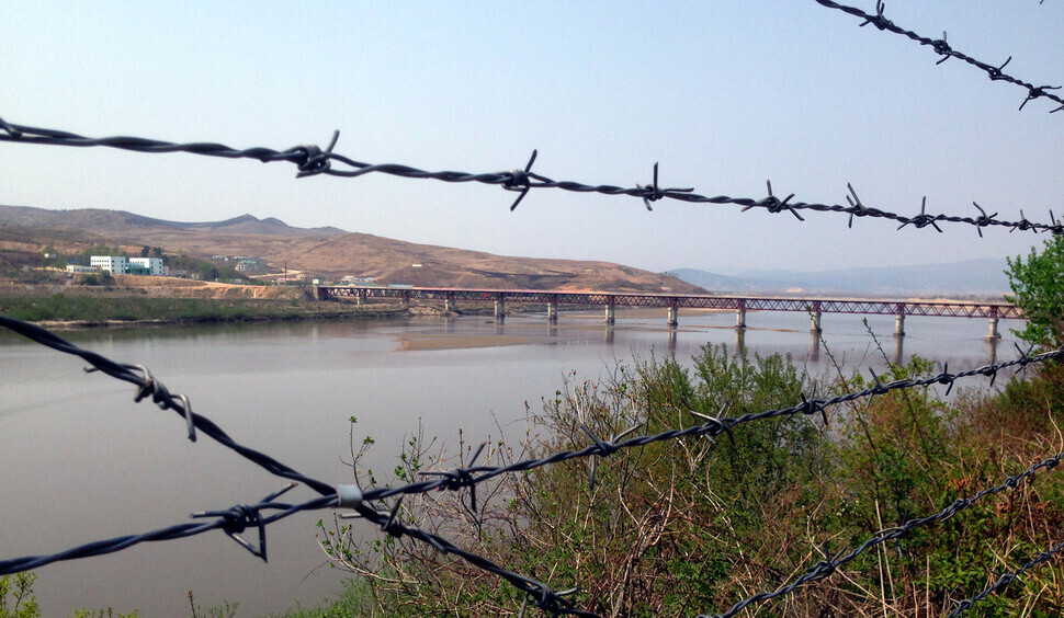 The Tumen River along the North Korean-Chinese border. (Lee Jong-keun, staff photographer)