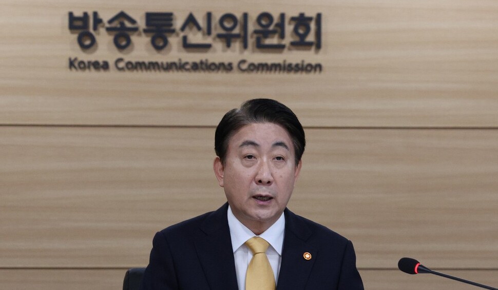 Controversy Surrounding Korea Communications Commission Chairman Lee Dong-gwan and Media Suppression