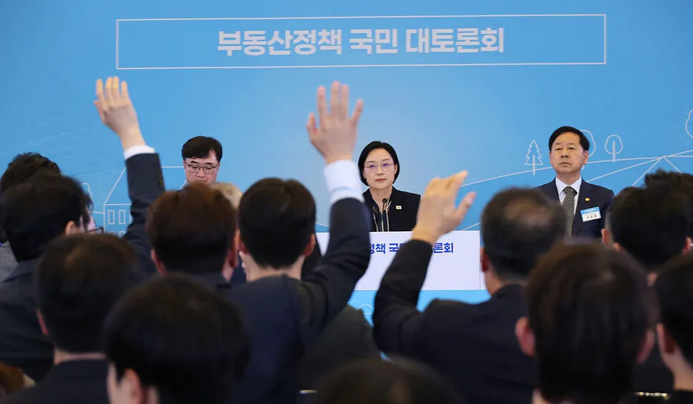 나흘 만에 한 총리 주재 ‘부동산 대토론’…“청년층 ‘핀셋 지원’ 할...