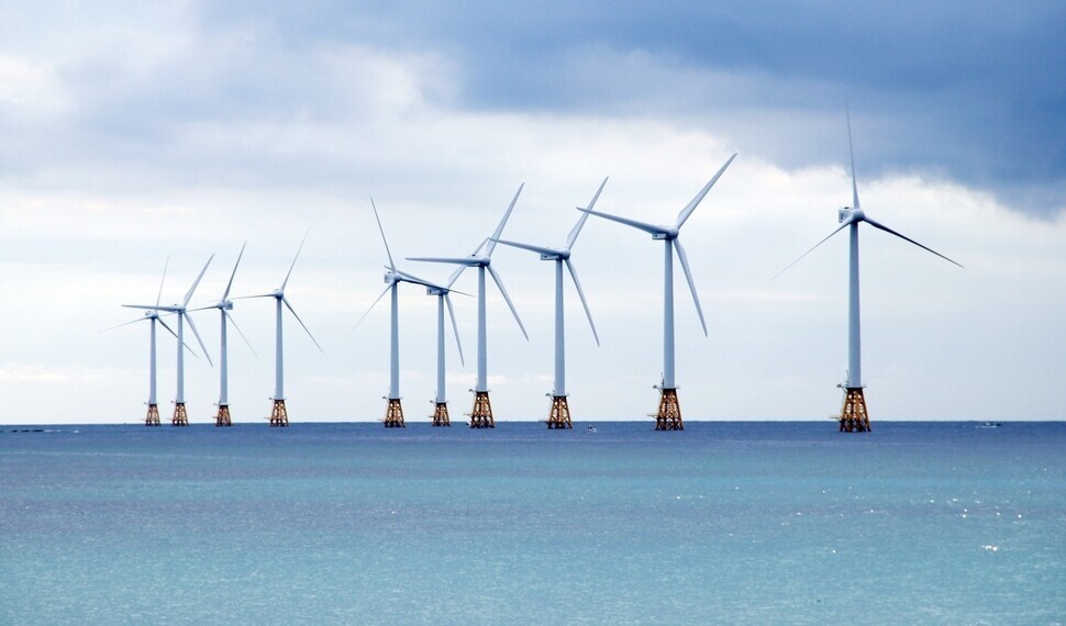 A wind farm off the coast of Jeju Island in Korea. (Yonhap)