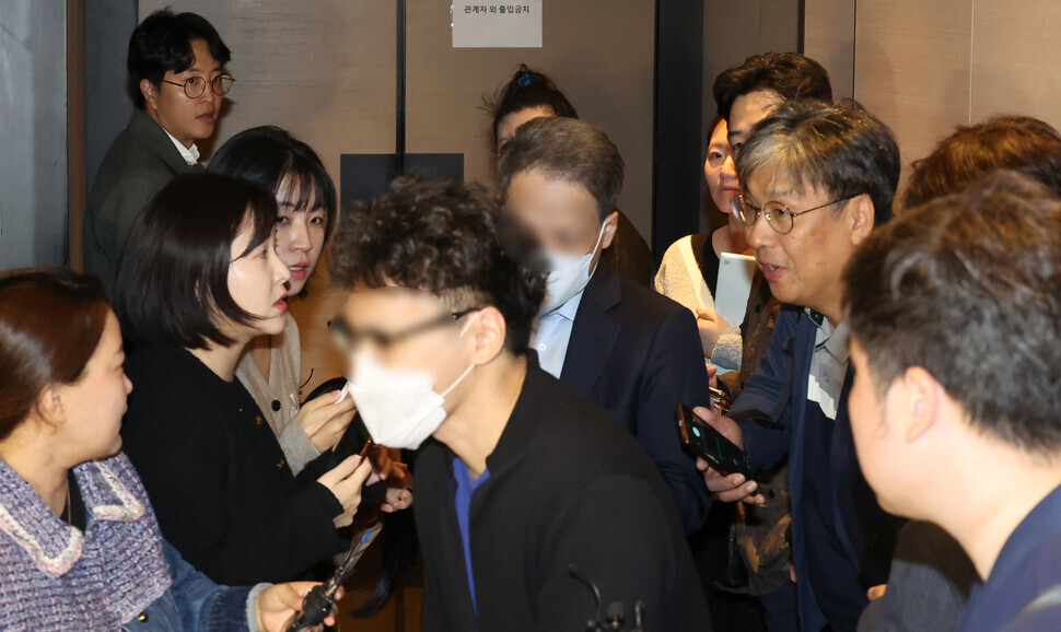 The Eugene Group successfully won a 30.95 percent stake in YTN that had been owned by KEPCO KDN and the Korea Racing Authority. Stakeholders leave the meeting room in the Grand Hyatt Seoul where bidding took place on Oct. 23. (Yonhap)