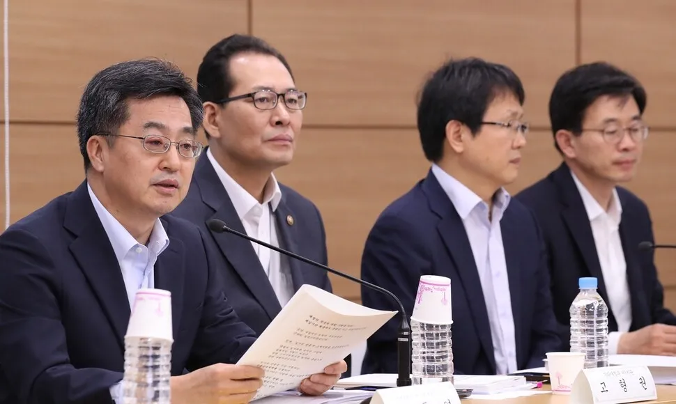 [사설 속으로] 한겨레·중앙일보, '2017년 세법개정안’ 사설 비교해보기