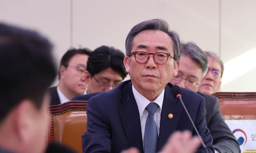 조태열 외교부 장관이 28일 국회 외교통일위원회 전체회의에서 사도광산 문제와 관련한 조국혁신당 김준형 의원의 질의를 받고 있다. 연합뉴스