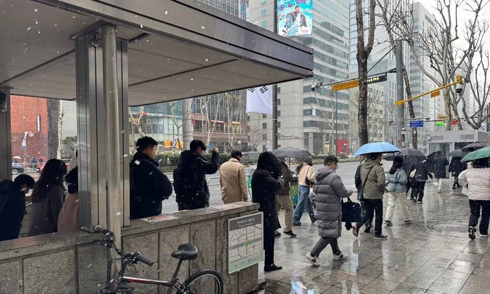 Unbelievable Snowfall in March: City in Shock Amidst Warming Concerns - News Directory 3