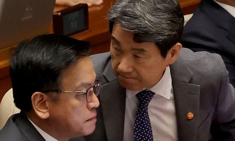 이주호, 초유의 ‘대행의 대행의 대행’…한덕수·최상목 줄사퇴