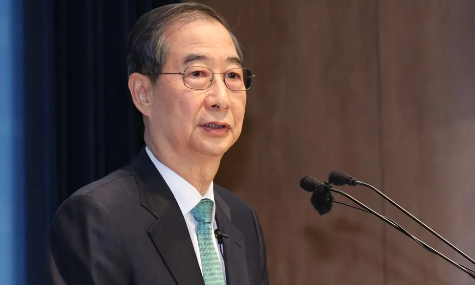<font color="#FF4000">[속보]</font> 한덕수 대선 출마 선언 “2년차 개헌 완료, 이듬해 물러나겠다”