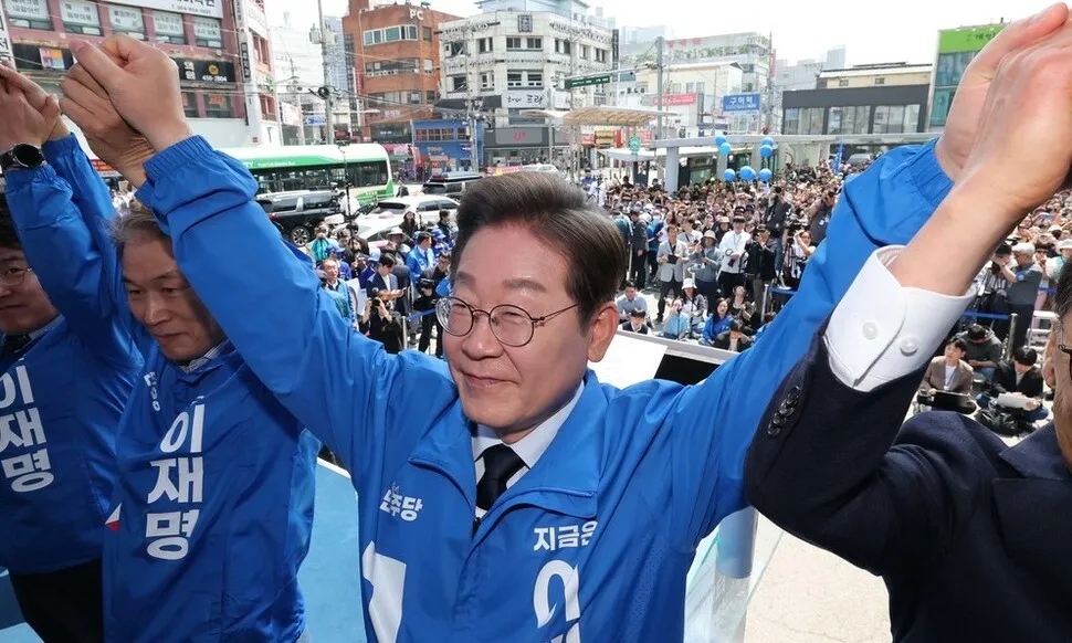 구미 찾은 이재명 “박정희, 산업화 이끈 공도 있어…재명이가 남이가”