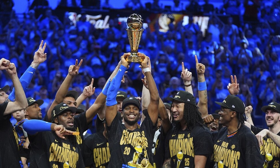 Oklahoma City Thunder who won the American professional basketball (NBA) championship match. AP Yonhap News