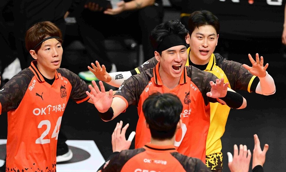OK Savings Bank players. Korea Volleyball Federation provided