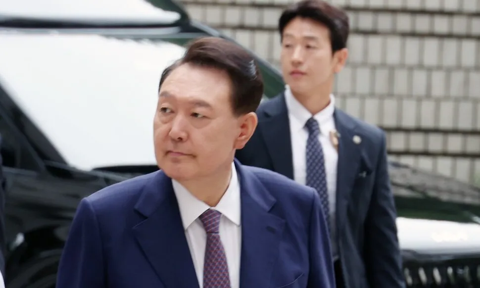 내란 특검, 윤석열 체포영장 청구…“끌려다니지 않겠다”