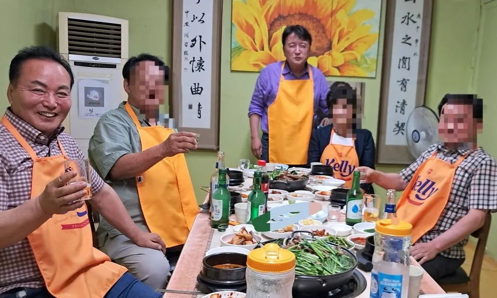 술자리 논란 사진