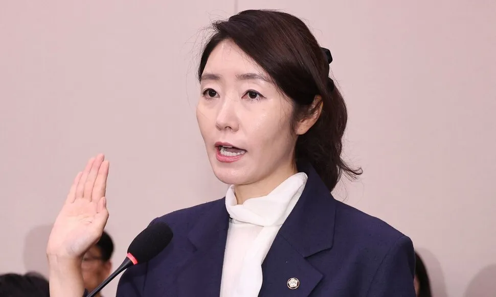 “갑질은 주관적, 한쪽 말만 들어서야”…민주, 강선우 …