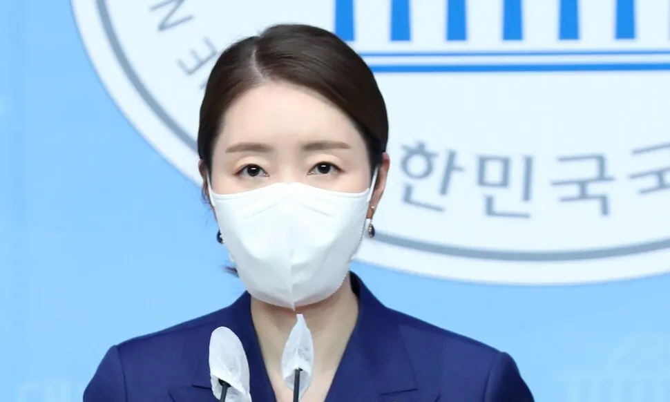 원하는 답변 않는 장관에, 사과 요구·예산 압박…202…