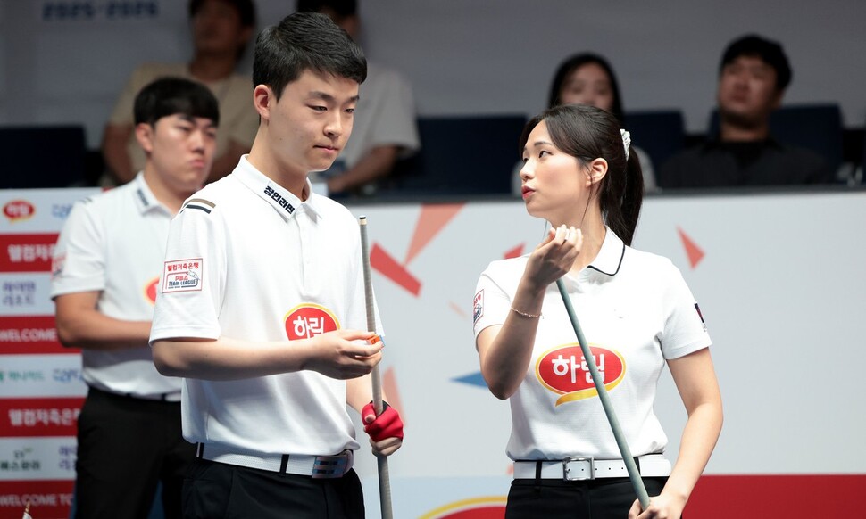 Kim Young -won (left) and Park Jung -hyun, the mixed doubles of Harim. PBA provided