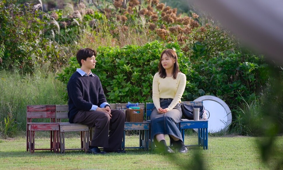 ‘모태솔로지만 연애는 하고 싶어’는 기존의 연애 예능 프로그램과는 다른 관점으로 모태솔로를 바라보며 그들의 성장을 조명한다. 넷플릭스 제공