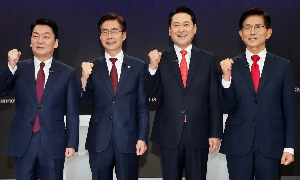 전한길 두둔한 김문수 “윤 어게인이 누굴 두들겨 패나”