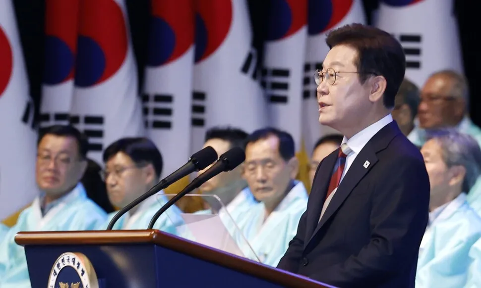 <font color="#FF4000">[속보]</font> 이 대통령 “광복의 빛, 내란에서 지켜낸 빛 꺼지지 않도록”