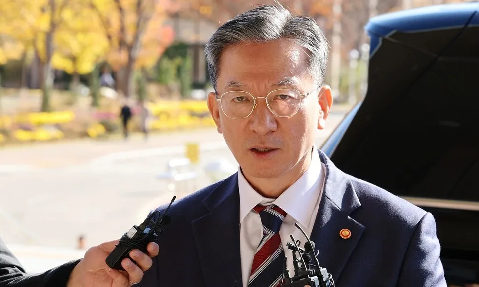 정성호 법무 “검사들, 윤석열 ‘시간단위 계산’ 석방 땐 반박했나”