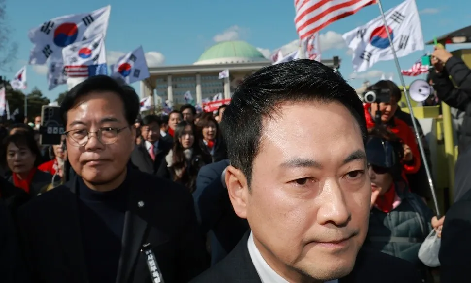 조갑제 "완전한 극우 장동혁, 윤석열과 묶어버려야...국힘은 좀비정당... - 뉴스 썸네일 이미지