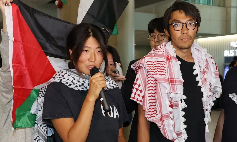 “이스라엘군에 맞아 귀 잘 안 들려” ‘석방’ 활동가 2명 귀국