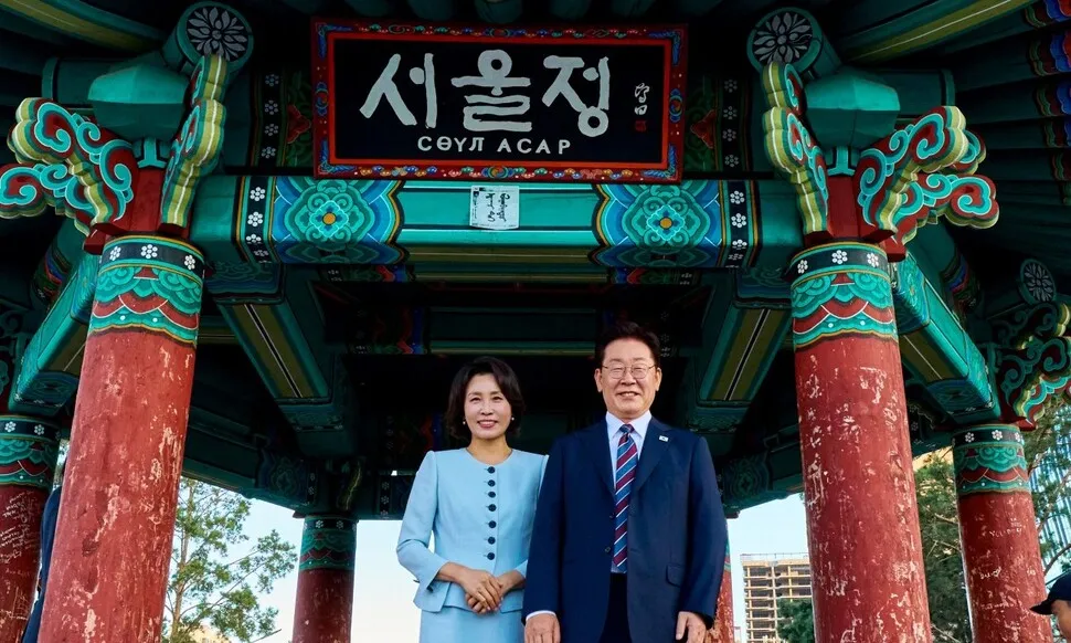 이 대통령 부부, 몽골 ‘서울의 거리’ 깜짝 방문…노점서 김밥·떡볶이...