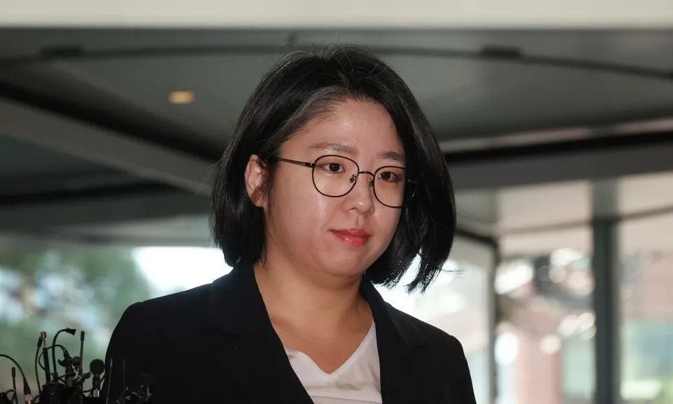 용혜인, 오늘도 ‘침묵의 출근길’…각종 의혹 해명 물어봐도 “…”
