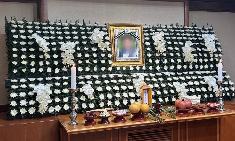 A funeral portrait sits at an altar for Kim In-byeong, one of the victims killed when a car plowed through pedestrians near Seoul City Hall earlier this week, at the National Medical Center’s funeral hall on July 2, 2024. (Cho Seung-woo/Hankyoreh)