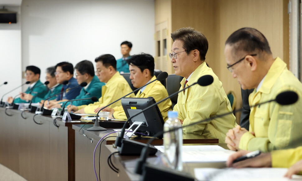 이재명 대통령이 2025년 6월5일 서울 용산 대통령실 청사에서 안전치안점검회의를 주재하고 있다. 대통령실사진기자단