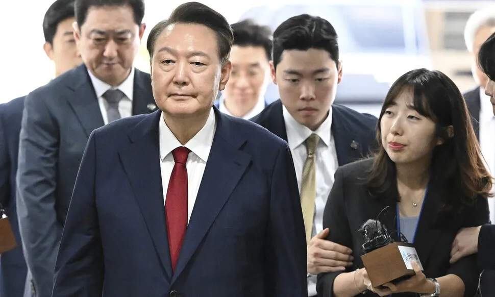 윤석열 구속영장 심사 시작…내란 특검 “증거와 법리 따…