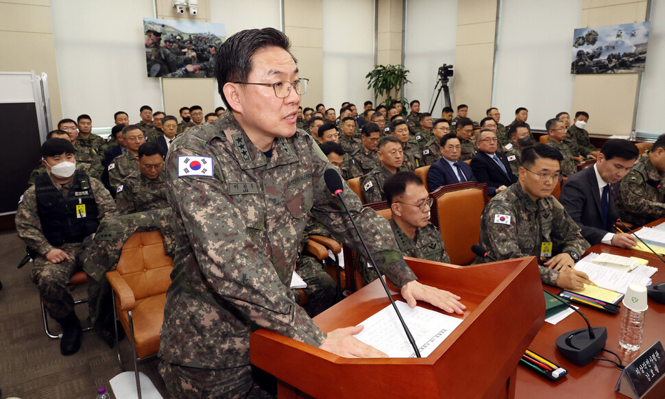 전 수도방위사령관 이진우가 2025년 1월14일 서울 영등포구 국회에서 열린 ‘윤석열 정부의 비상계엄 선포를 통한 내란 혐의 진상규명 국정조사 특별위원회’ 청문회 증인으로 출석해 발언하고 있다. 한겨레 김경호 선임기자 jijae@hani.co.kr