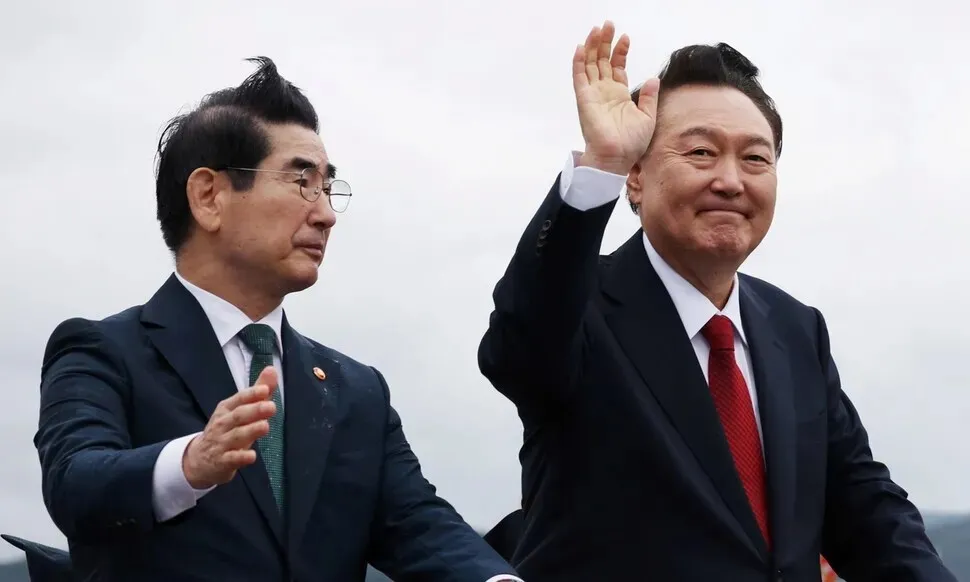 Yoon administration fired first in balloon war with North Korea, Defense Ministry confirms