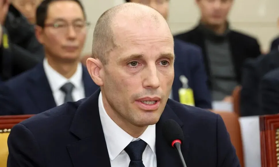 New Coupang CEO’s baffling responses at information leak listening to spark anger New Coupang CEO’s baffling responses at information leak listening to spark anger