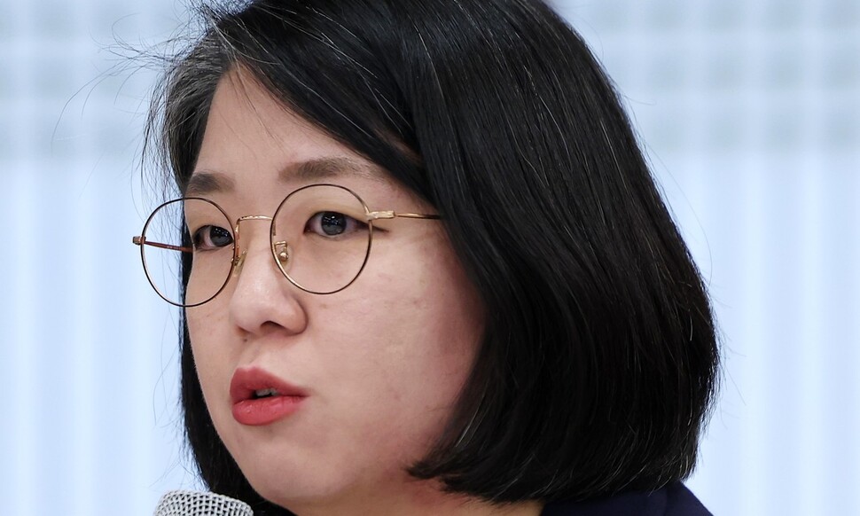 Former Representative Song Young-gil Criticizes Minister Nominee Yong Hye-in Over 'Concurrent Position Controversy'