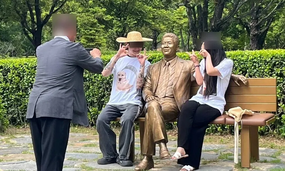 ‘노무현 전 대통령 비하’ SNS 첫 접속차단…‘고인 조롱’ 놀이화 제동