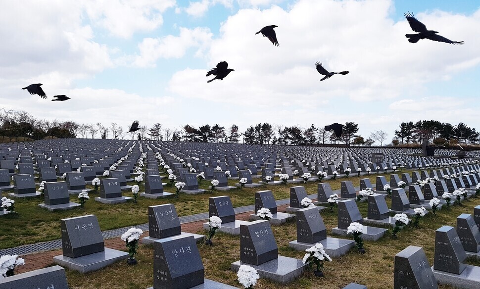 Tombstones set up to commemorate persons who went missing during the Jeju Massacre in the Jeju April 3rd Peace Park. (Huh Ho-joon, Jeju correspondent)
