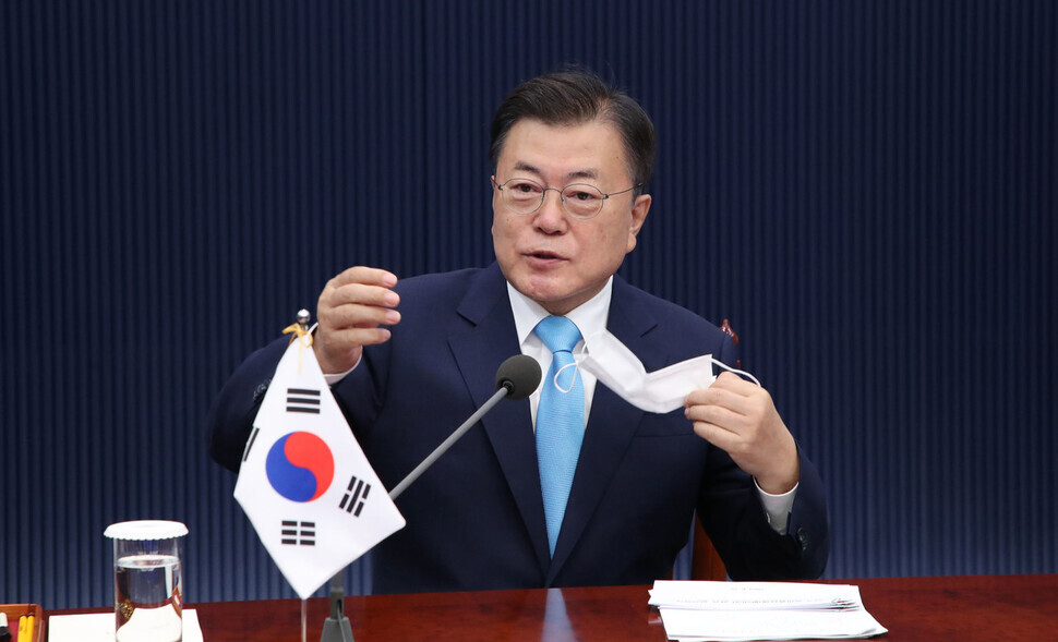South Korean President Moon Jae-in attends the fourth South Korea-Central American Integration System summit via videoconference on Friday at the Blue House. (Yonhap News)